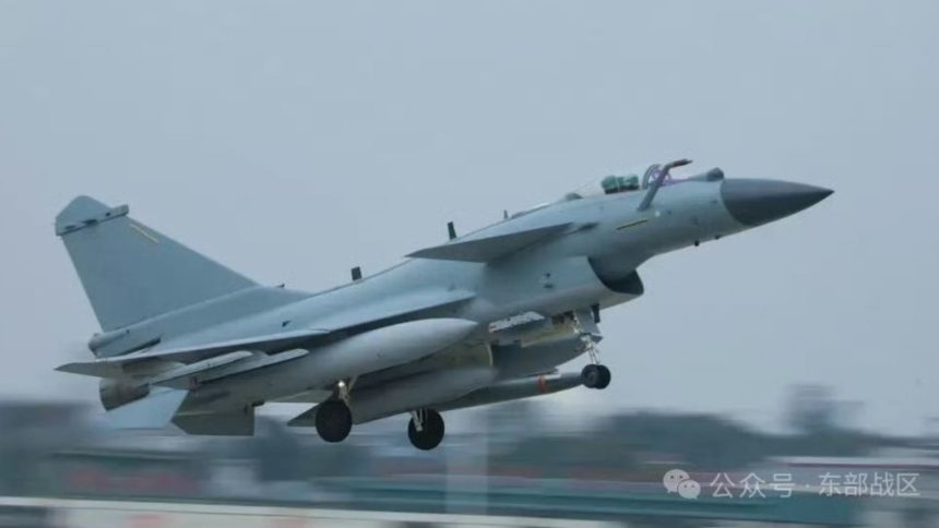 China's J-10C has reportedly been spotted carrying the YJ-21E anti-ship ballistic missile for the first time! It can carry two missiles weighing 1500 kg each and with a speed of Mach 5!