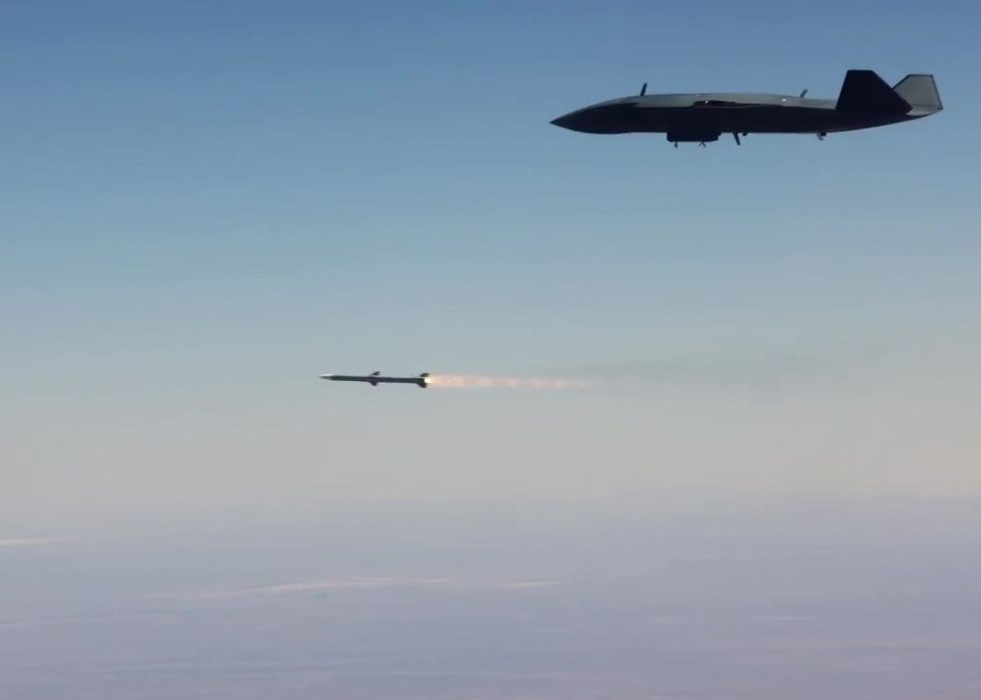 Boeing Australia's MQ-28 test raises key questions about autonomy. An AIM-120 missile launch that happened because a huge company was left behind by a small one, BAYKAR. Three companies in Turkey are trying to build a RAMJET-powered missile.