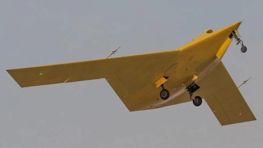 Το κινεζικό drone CH-7 Flying Wing πραγματοποίησε την πρώτη του πτήση. Υπάρχουν εκδόσεις με σταθερά πτερύγια της ουράς και χωρίς.