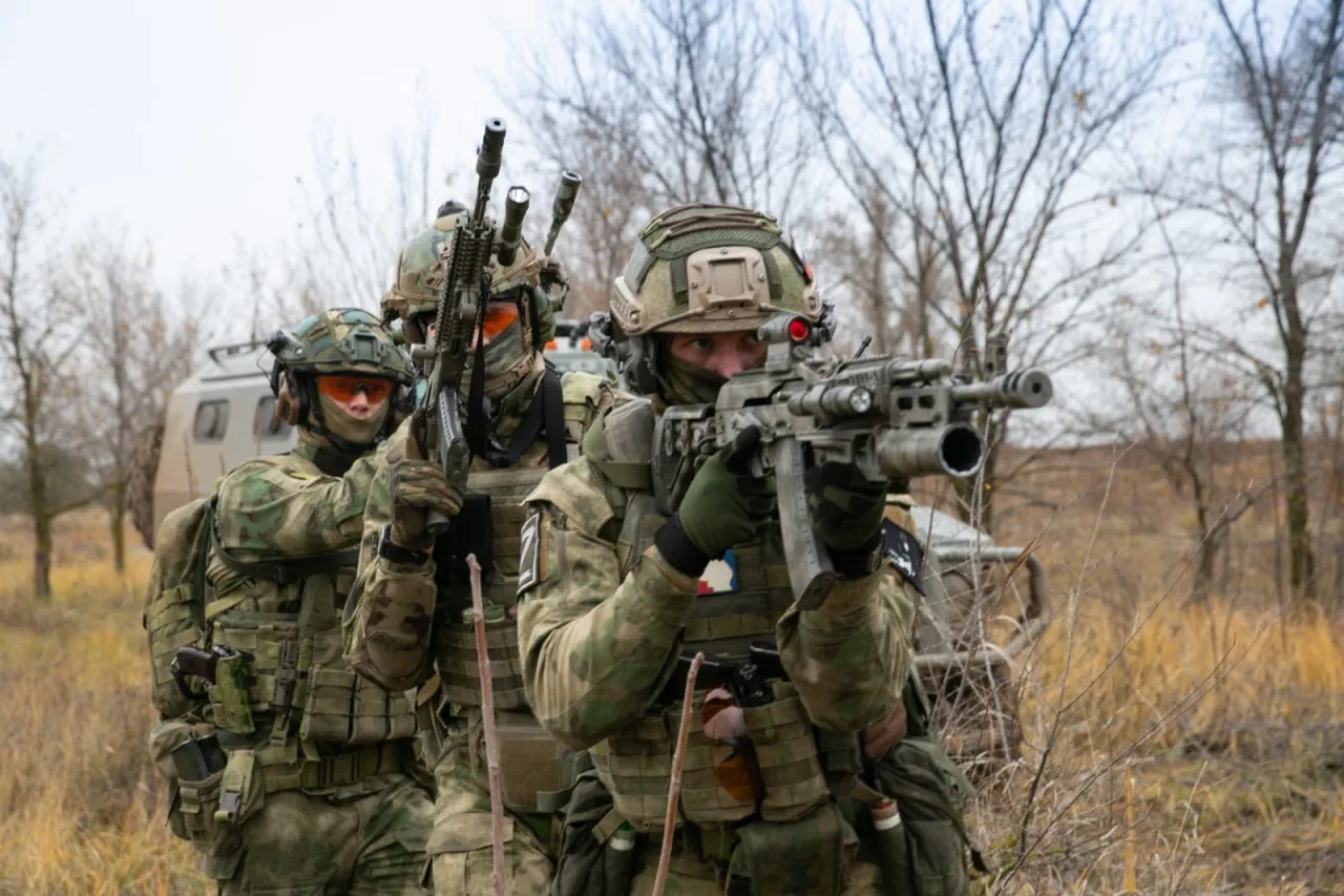 A platoon not included in the regulations, the evolution of military units in the battles taking place on the Ukrainian front. What happened at the end of the First World War small groups of infantry move, defend and attack