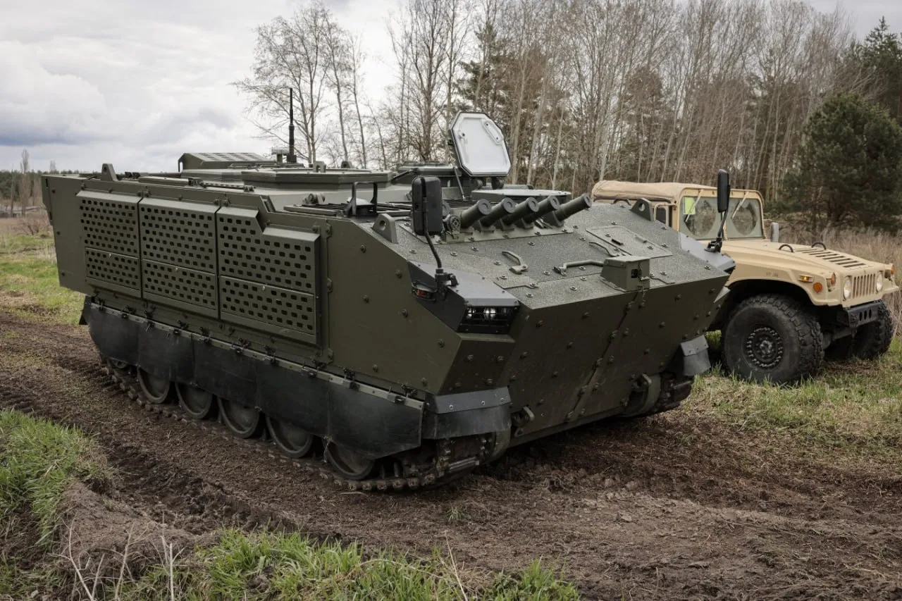 The M113 in Ukrainian is the Skif armored personnel carrier, with the appropriate improvements! But why did the Ukrainians choose an improved M-113 to produce? For its very good combat performance and soldier survivability!