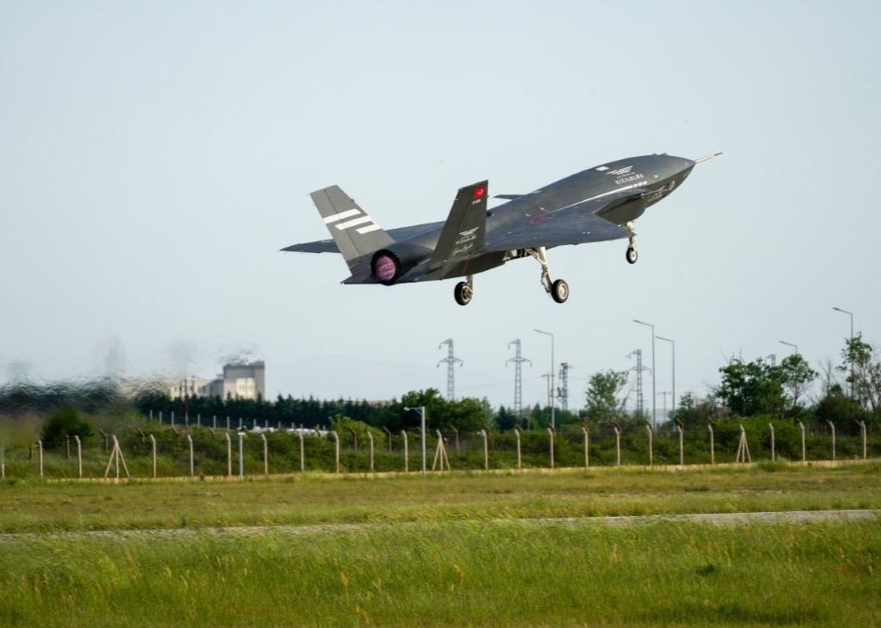 The first live crewed and uncrewed group flights were completed by Baykar as part of the K-SWARM program. That is, the low-cost training aircraft will direct MALE UCAVs for various air and ground missions.