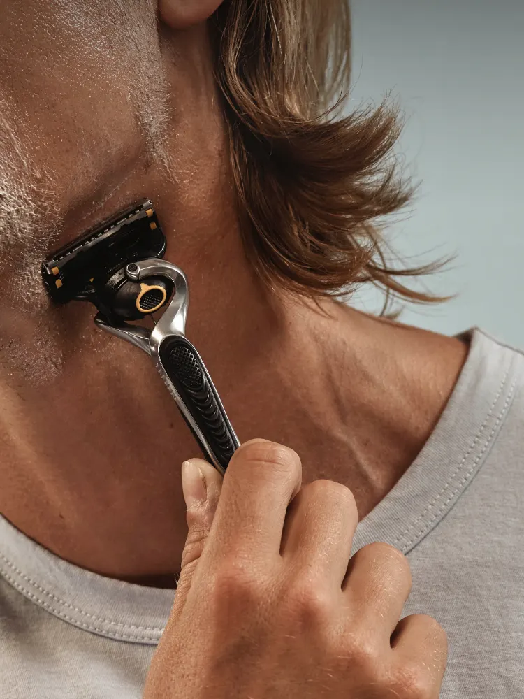 Minimizar os cortes e arranhões durante o barbear