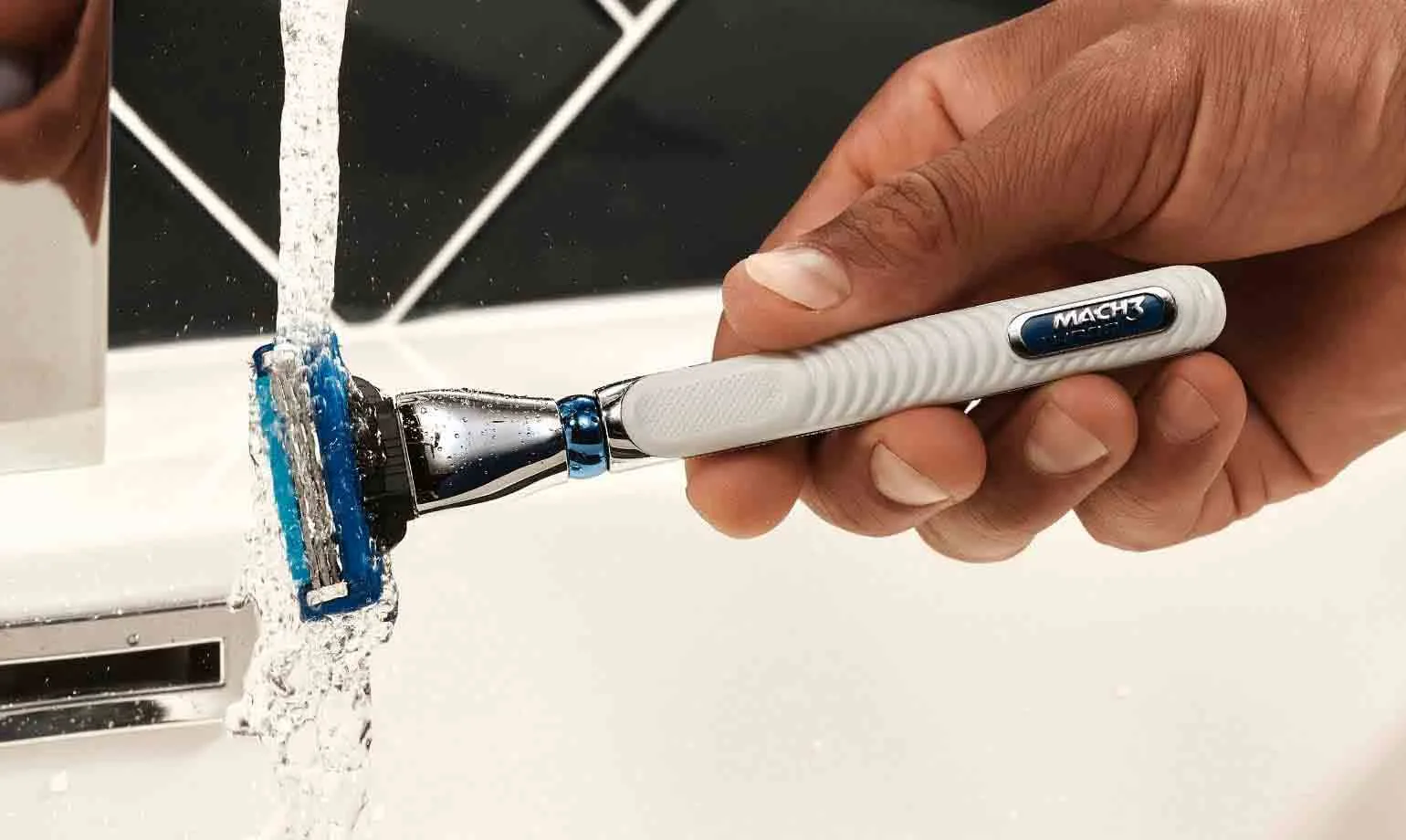 Trucchi per Evitare Graffi e Tagli durante la Rasatura