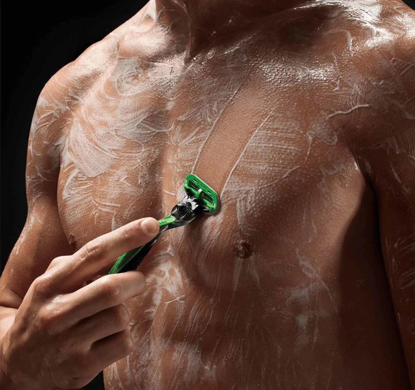 Rasoio per depilazione corpo maschile