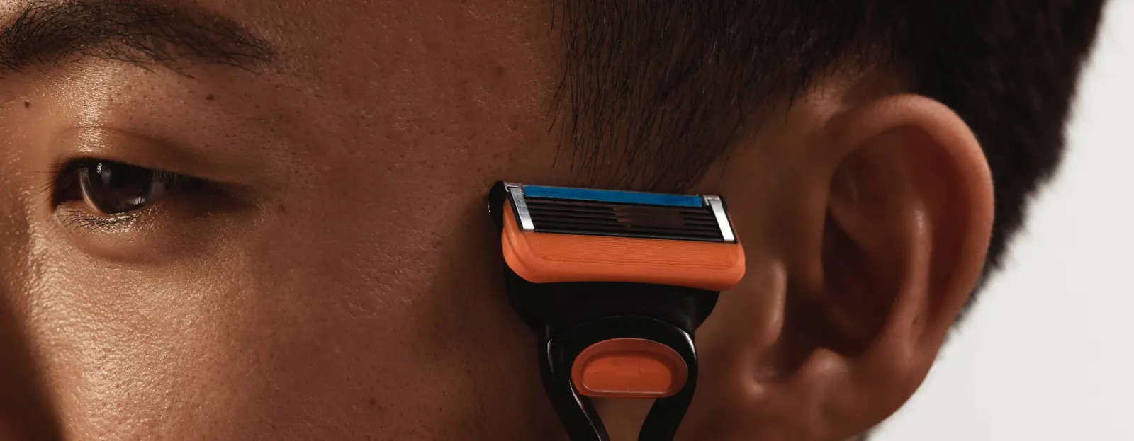 Barbear áreas mais difíceis do rosto: aparador de precisão Gillette Fusion