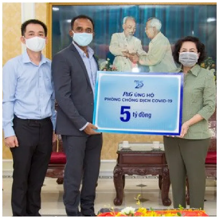 No Vietnã, estamos fornecendo fundos para a compra de EPI para equipes médicas.
