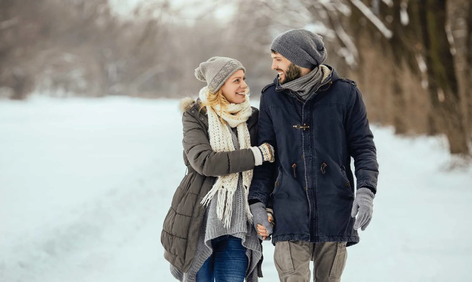 Romantische wandeling in de natuur