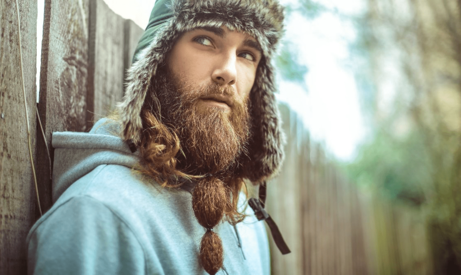 Uomo con barba vichinga