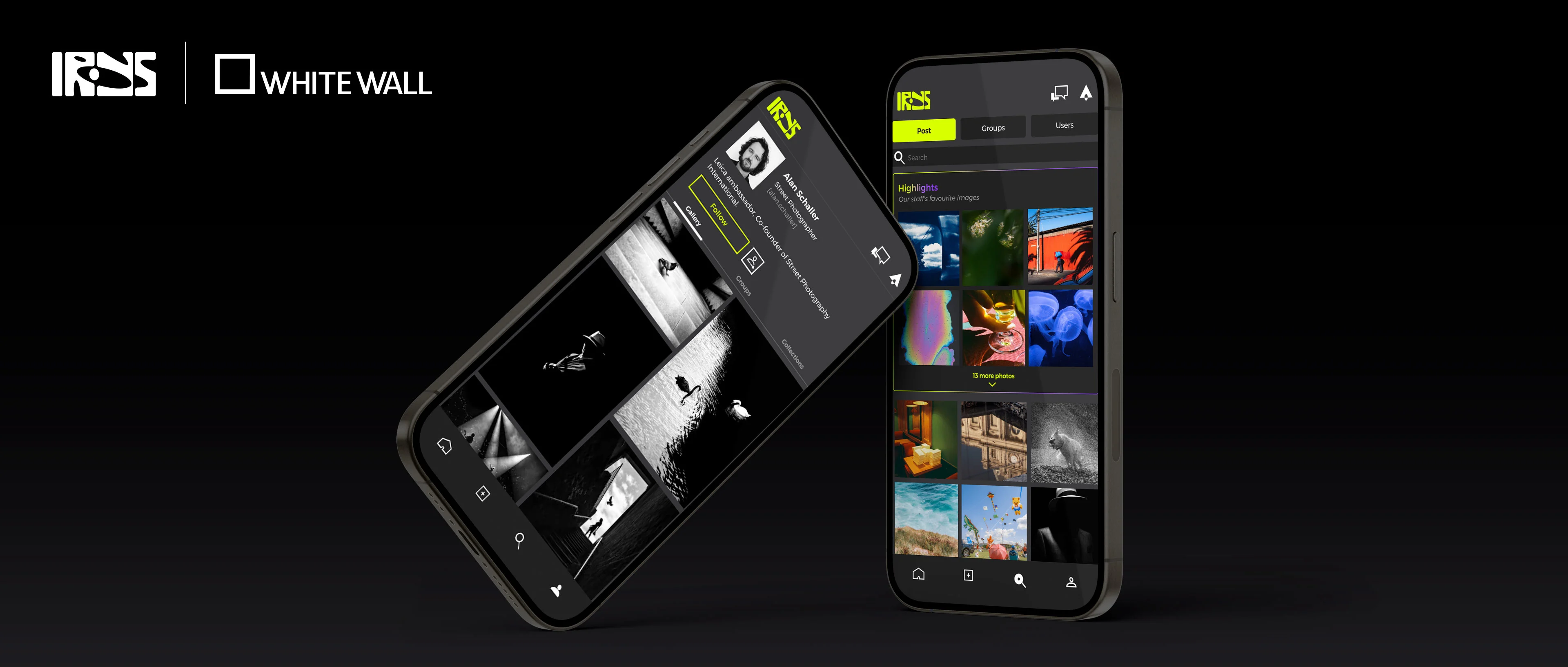 Zwei moderne Smartphones schweben vor einem schwarzen Hintergrund und präsentieren die Benutzeroberfläche der IRYS-App. Das linke Telefon zeigt ein Künstlerprofil mit einer Galerie aus Schwarz-Weiß-Fotografien. Das rechte Telefon zeigt einen Feed mit farbenfrohen „Highlights“ und verschiedenen Natur- sowie Architekturmotiven. Oben links sind die Logos von IRYS und WhiteWall in Weiß abgebildet.