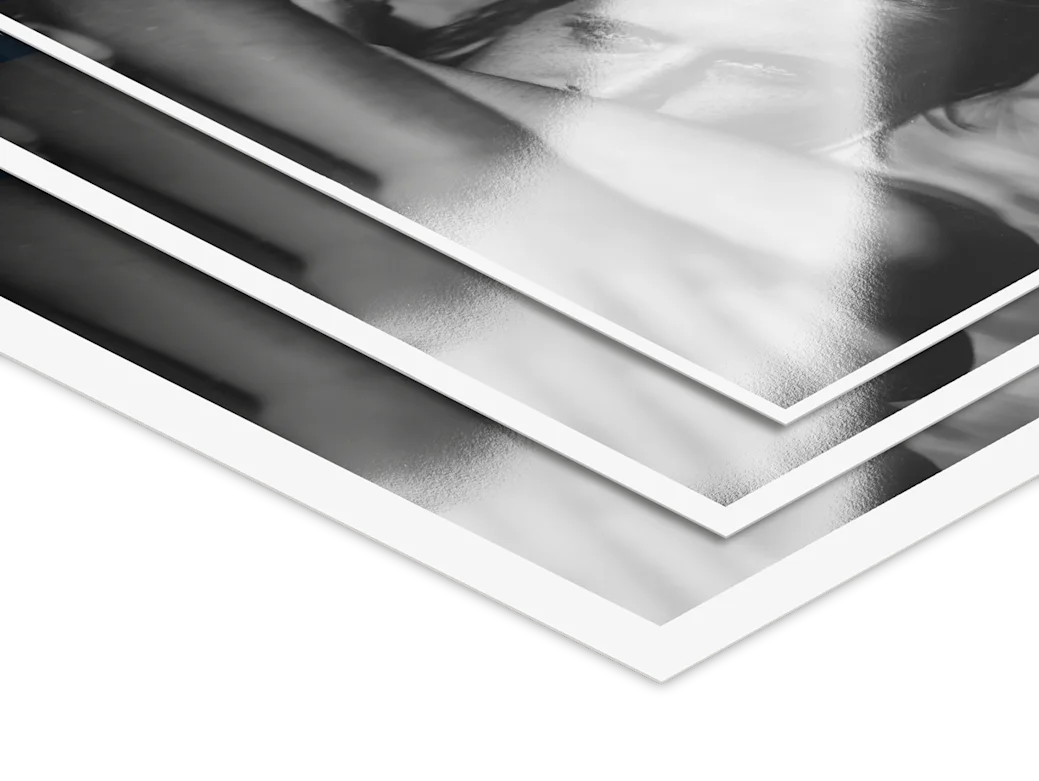 https://images.ctfassets.net/58sxm6cwjaph/1cX0SPJRKUYktsSC1mR3YI/e4c5cc8ffdbf7ab24dd5f2f1e0896ac7/fotoabzug-barytpapier-portrait-weissrand-612x460.png?fm=webp&q=80&w=1039