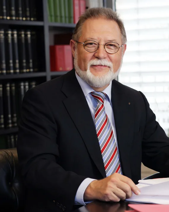 A portrait of the lawyer Dr. Rainer Buchert
