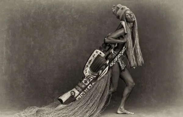 black woman with spiritual objects - Photo: Delphine Diallo.