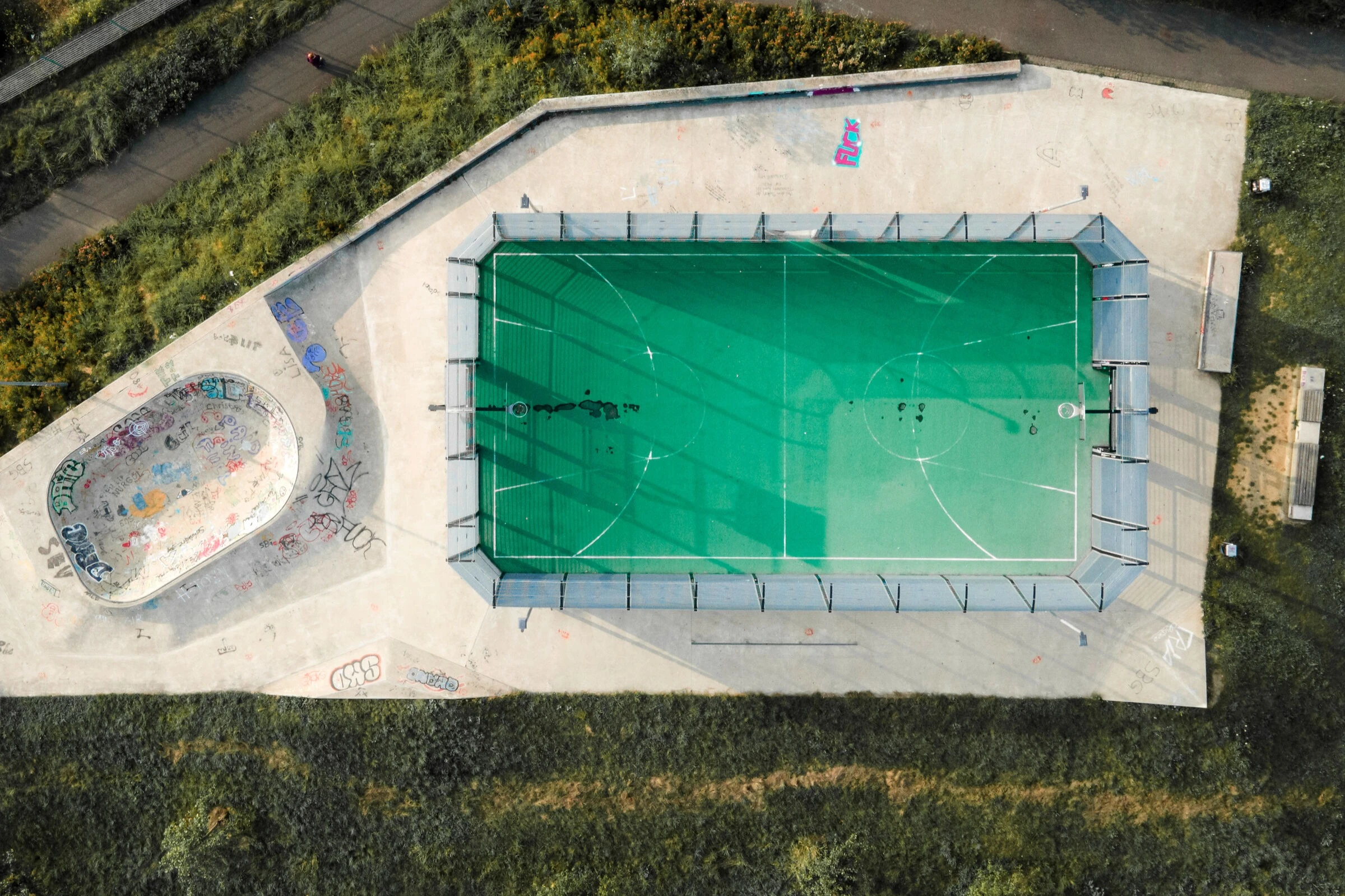 terrain de sport vu d'en haut, photographie par drone.