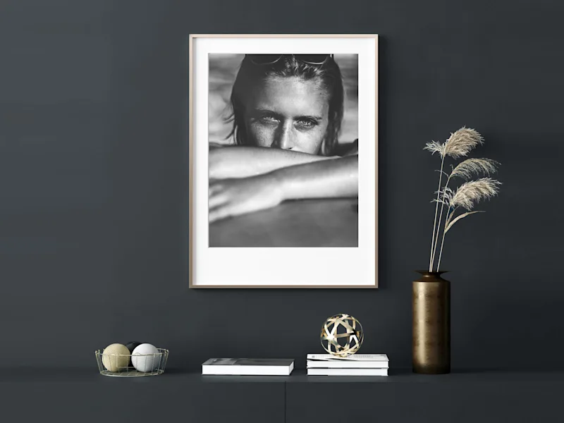 Photo print on baryta paper with a black-and-white photograph of a person hanging on a wall.