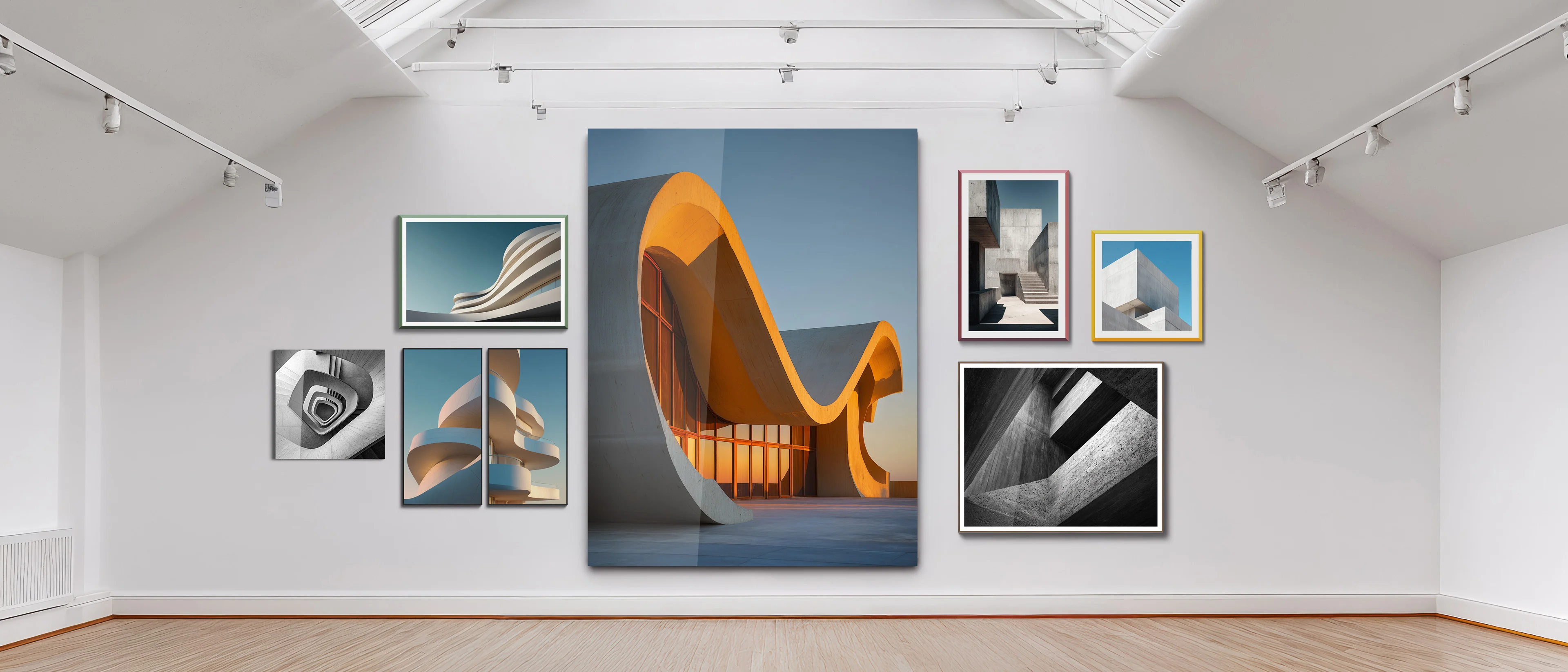 Mur de galerie présentant des photographies d'architecture et des œuvres d'art, mettant en valeur des formes géométriques abstraites dans des tons orange et bleu avec des images en noir et blanc
