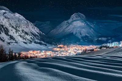 photo of winter mountain city landscape by Lucas Tiefenthaler.