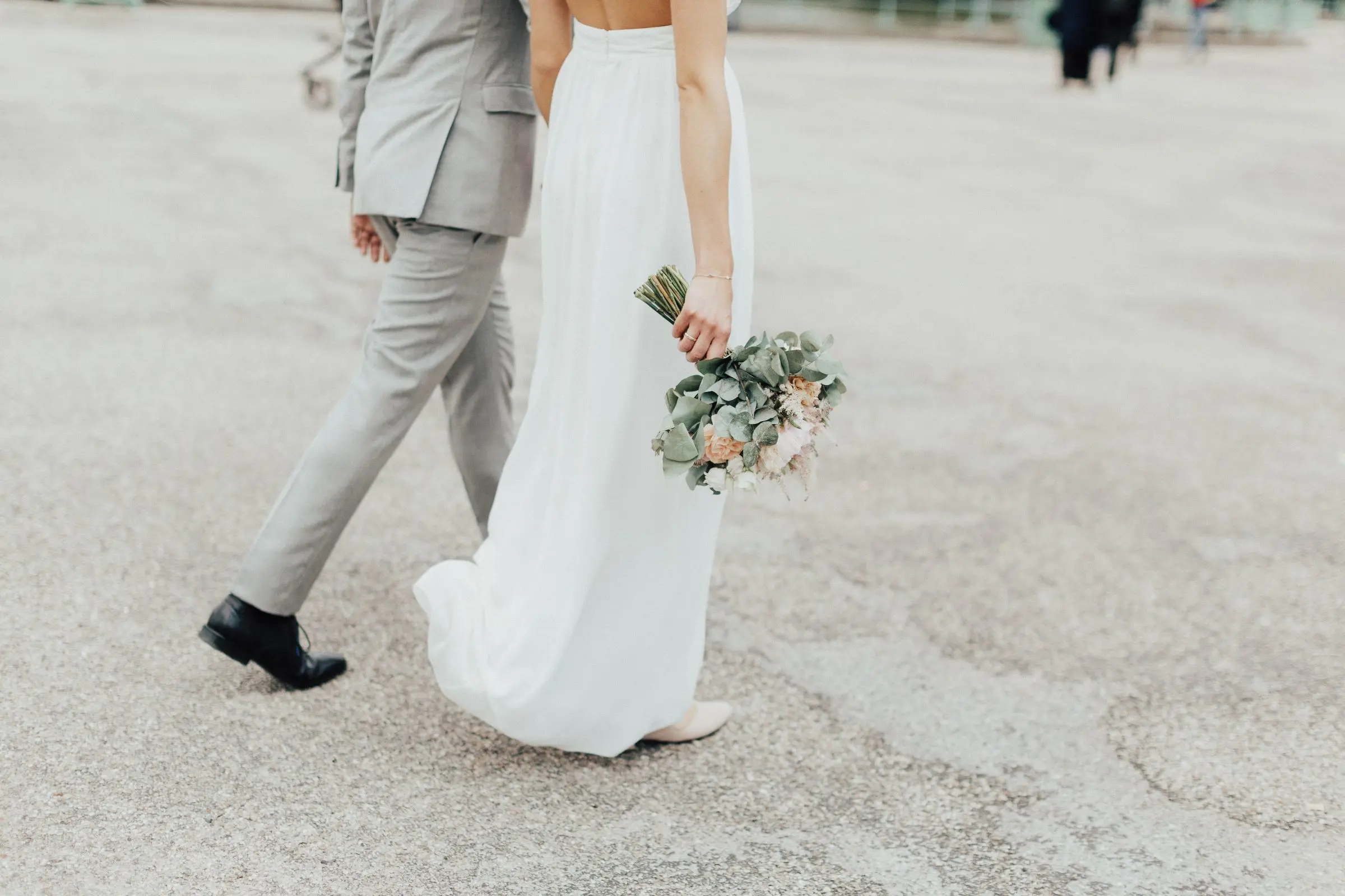 wedding couple walking along hands in hands, photo by Katharina Wergen.