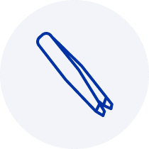 Icon of blue tweezers on a light gray circular background.