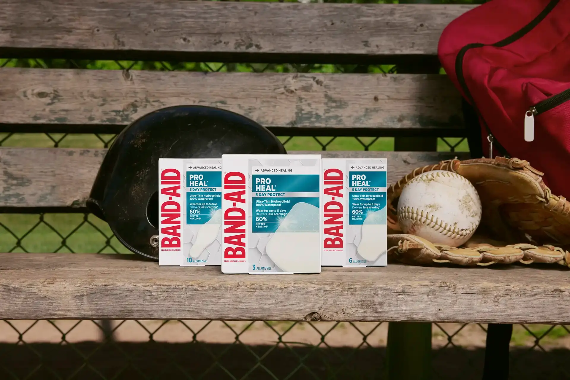 Trio packshot BAND-AID® Brand PRO HEAL® 5 Day Protect, better healing less scarring