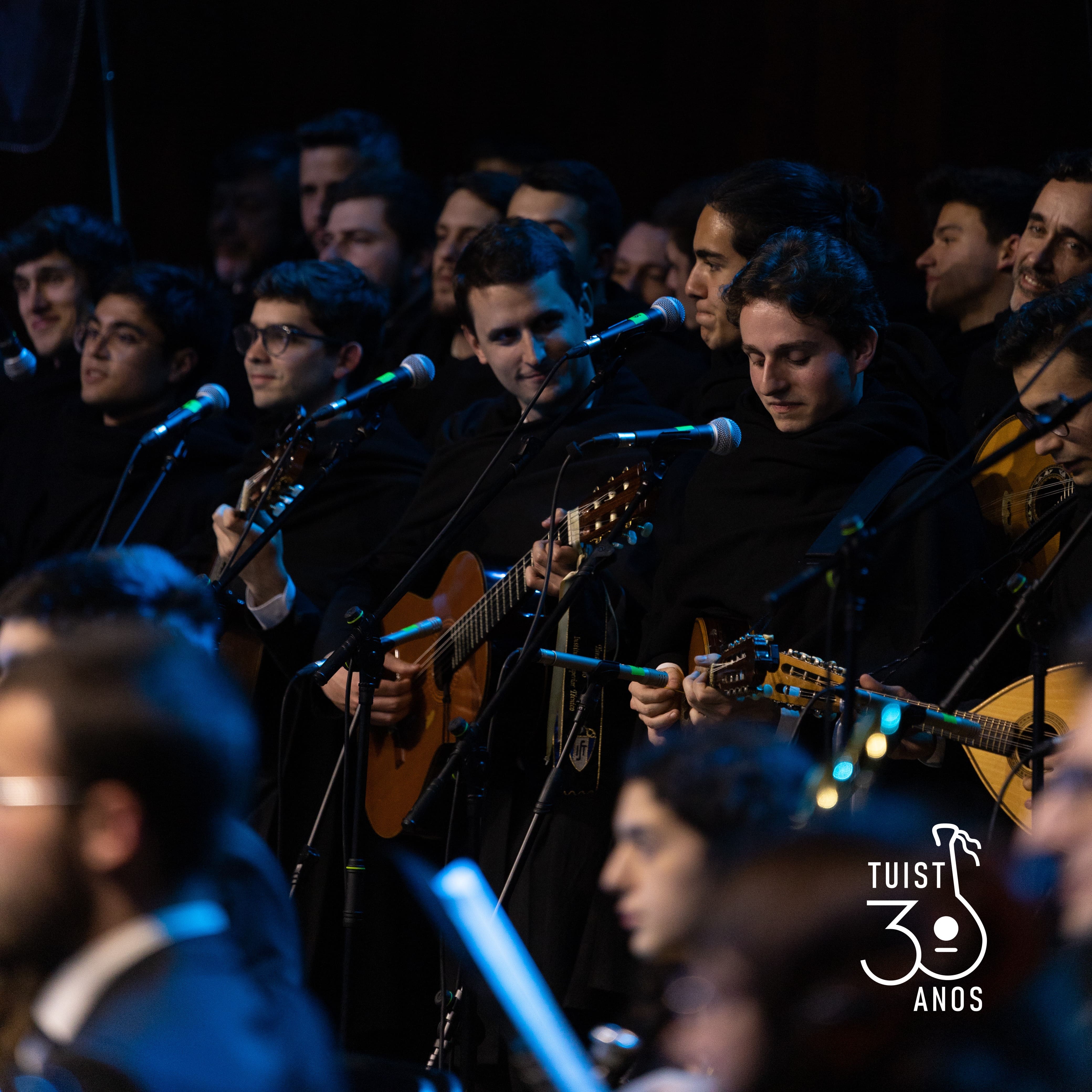 atuacao da tuna universitaria do instituto superior técnico com coro da universidade de lisboa e orquestra academica da universidade de lisboa