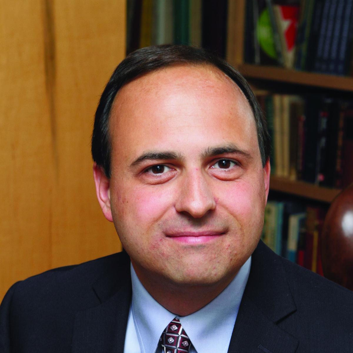 Headshot of Tom Woods