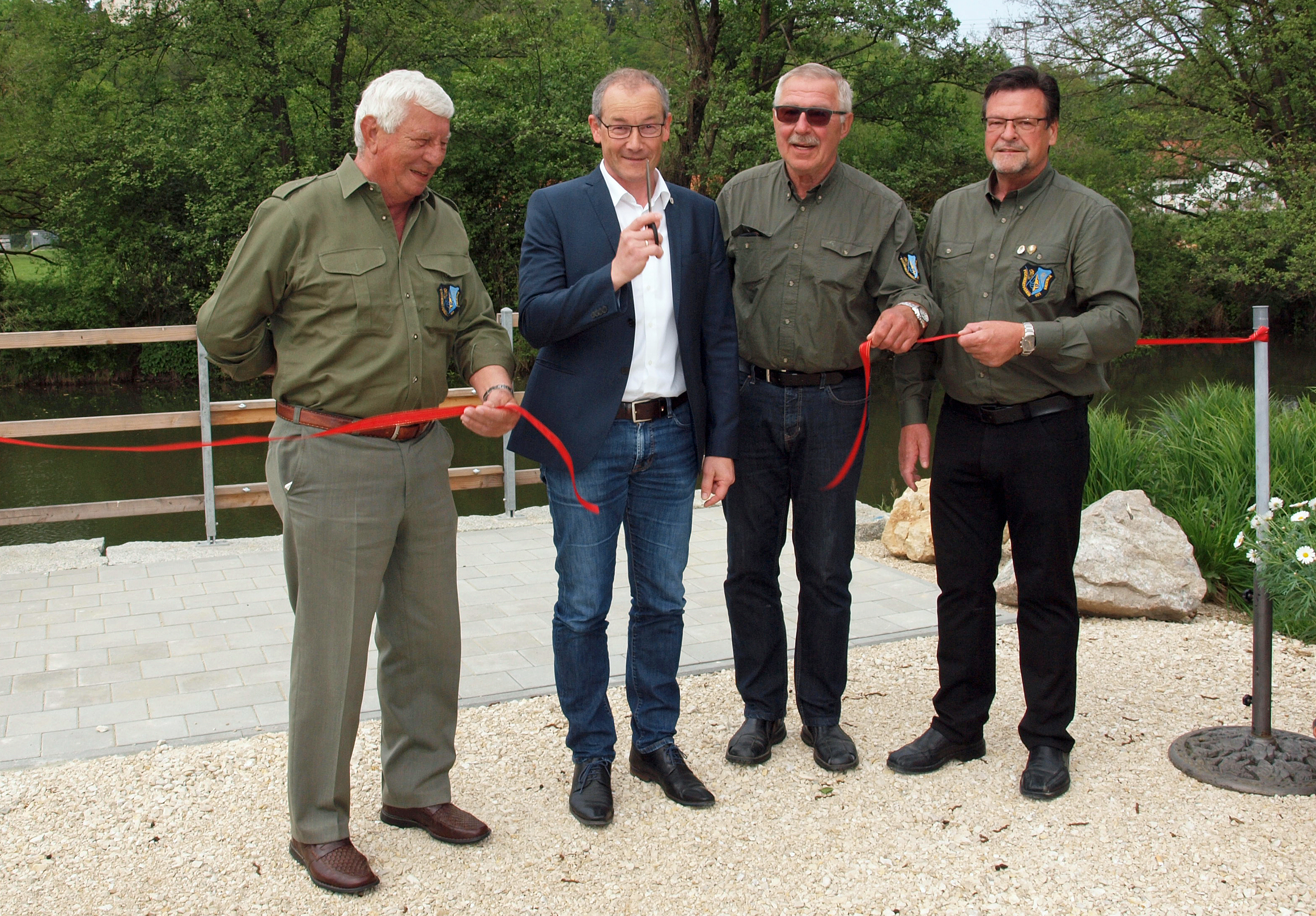 Fischereiverein Rieden eröffnet ersten behindertengerechten Angelplatz: In Vilshofen ist Angeln jetzt barrierefrei
