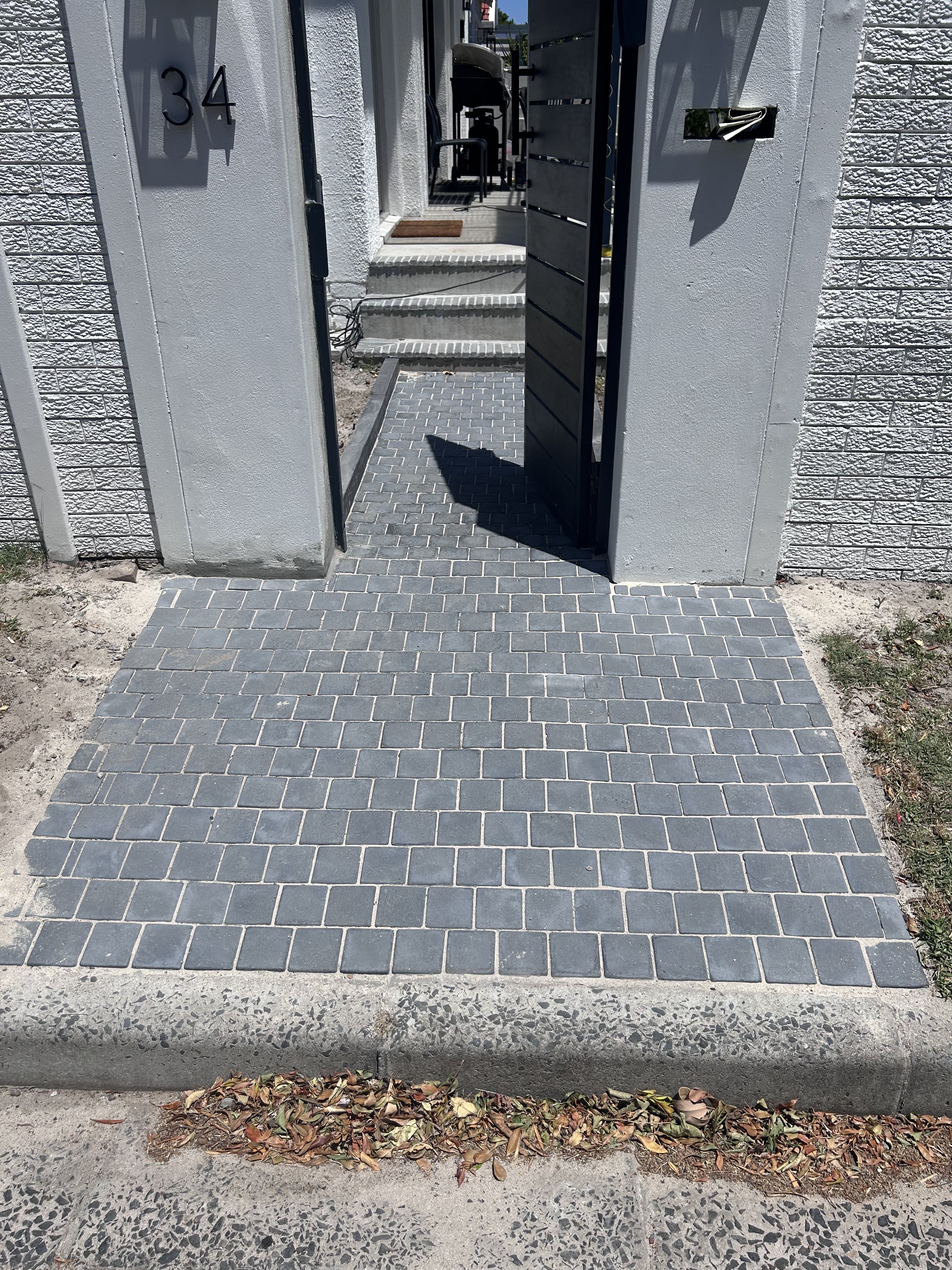 Claremont - Mons Avenue