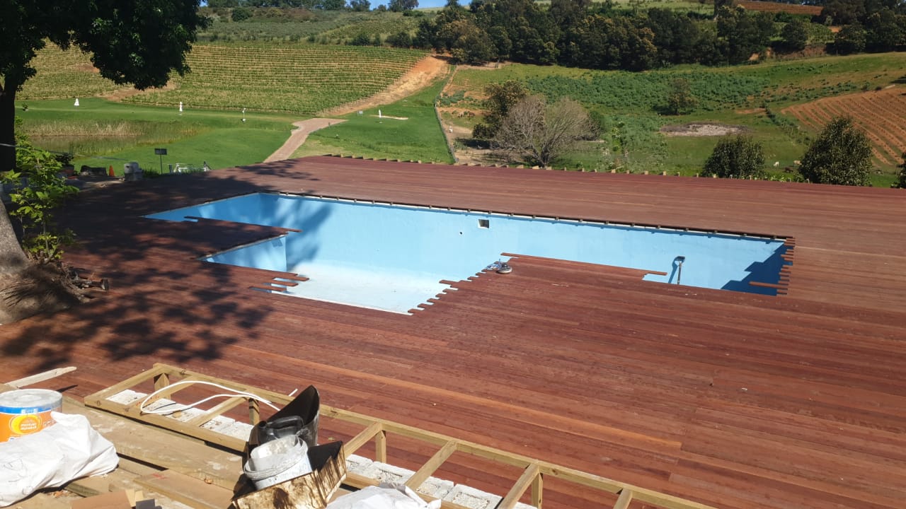 Stellenbosch - Pool and deck