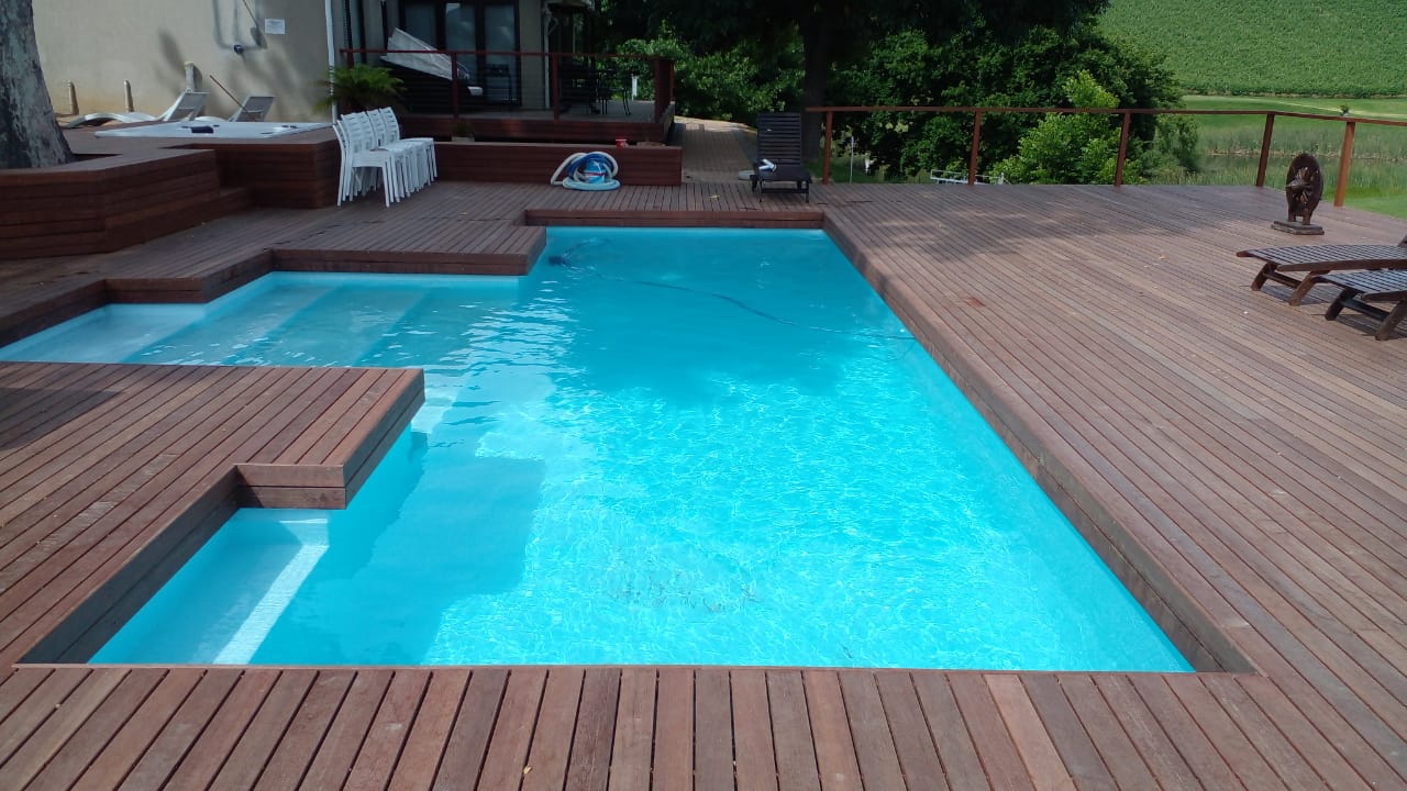 Stellenbosch - Pool and deck