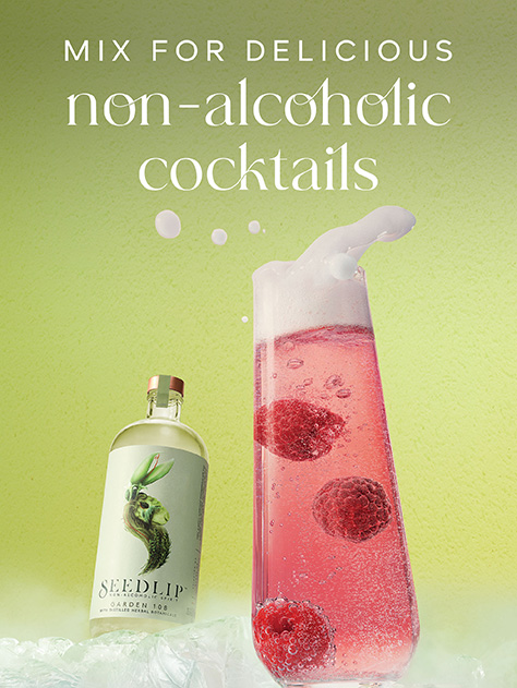 Une bouteille de Seedlip garden 108 à côté d'un Garden Mojito