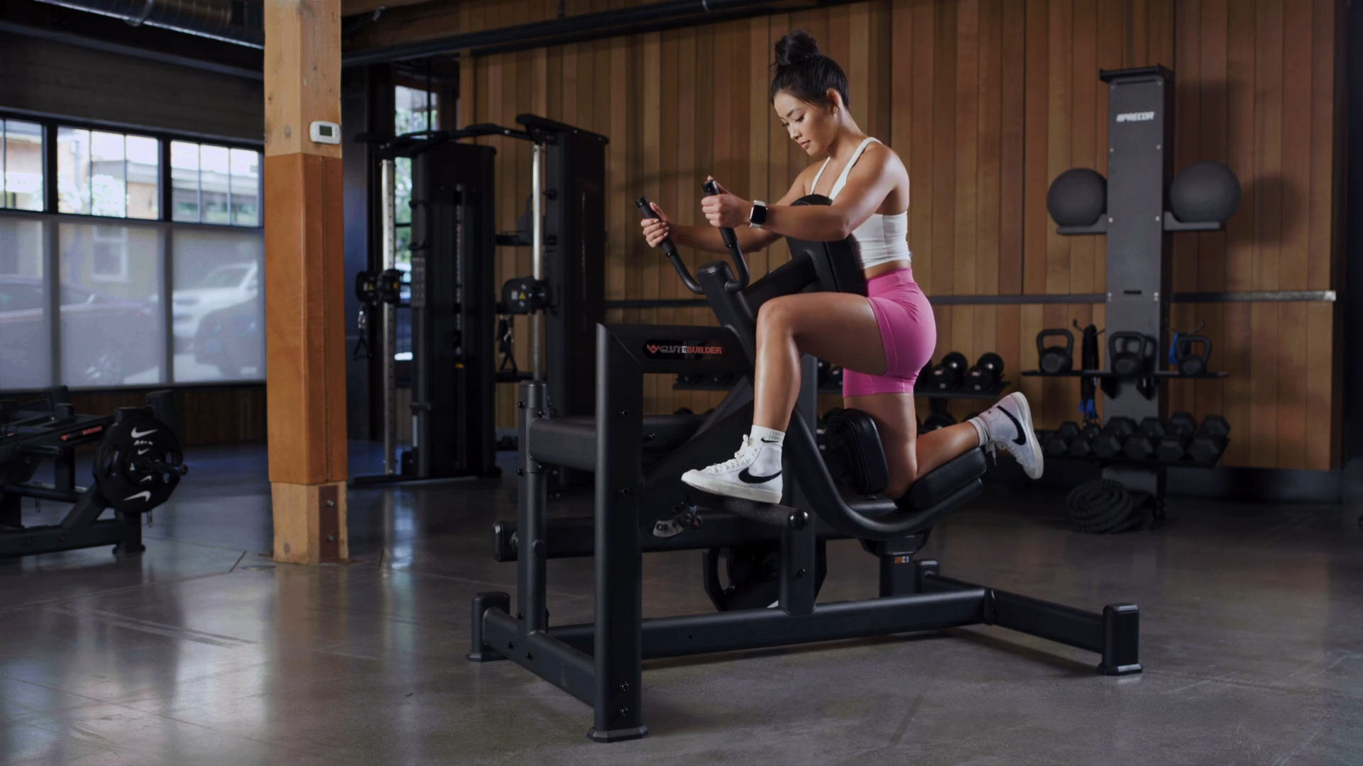 Glutebuilder Pendulum Kickback | Precorの多様な下半身トレーニング