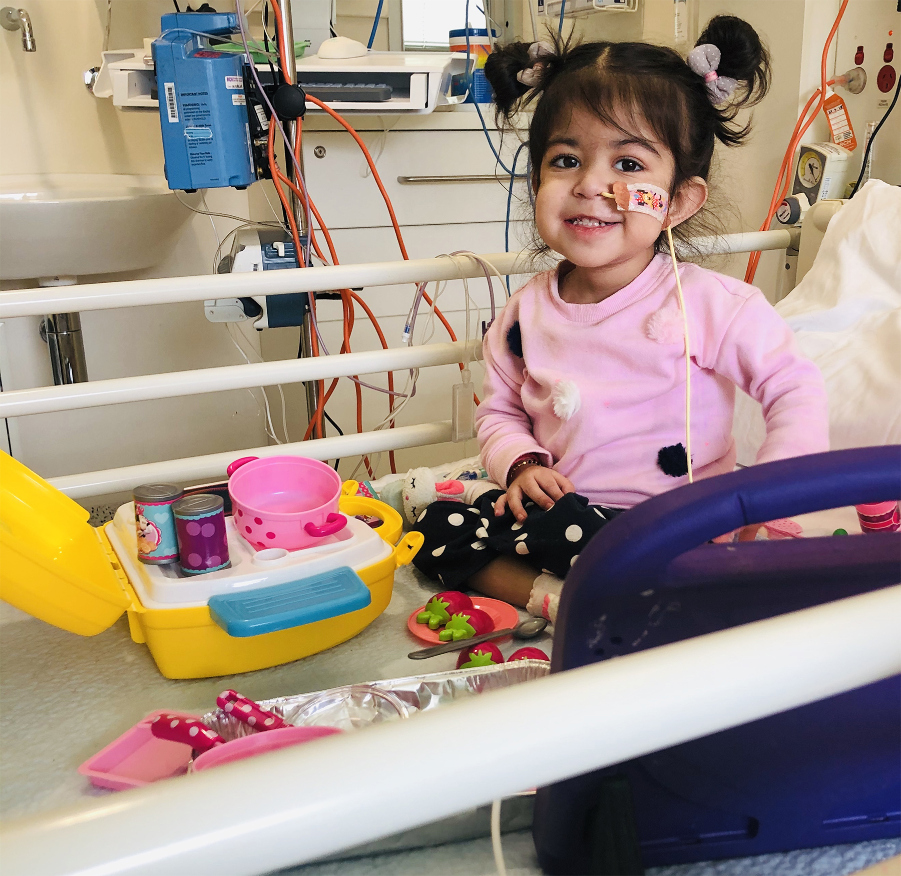 Aru R CON-9881 Aru during treatment playing on ward