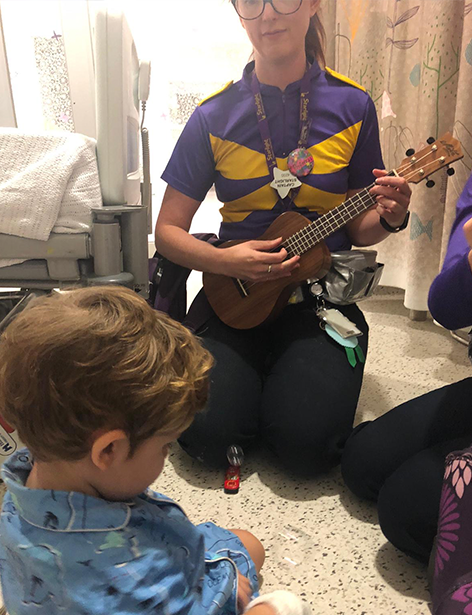 Captain Starlight playing music to Bertie