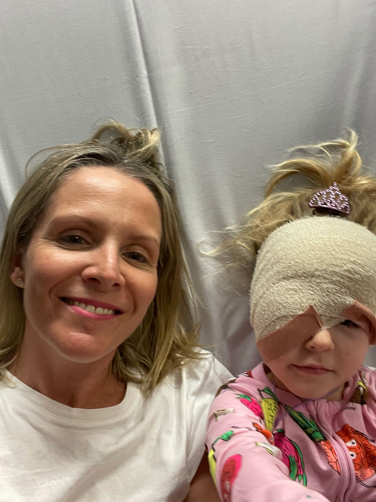 Lotte with her mother Mindy