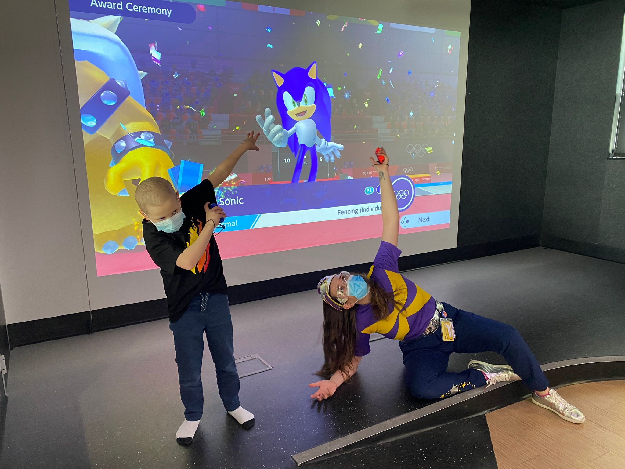 Sam and Captain Starlight playing Sonic