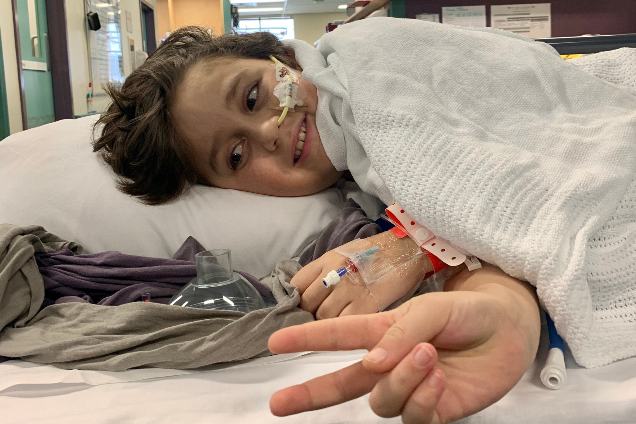 maton-reading-in-hospital
