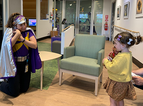 Harper playing with Captain Starlight