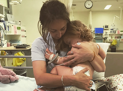 Ava and her mum in hospital