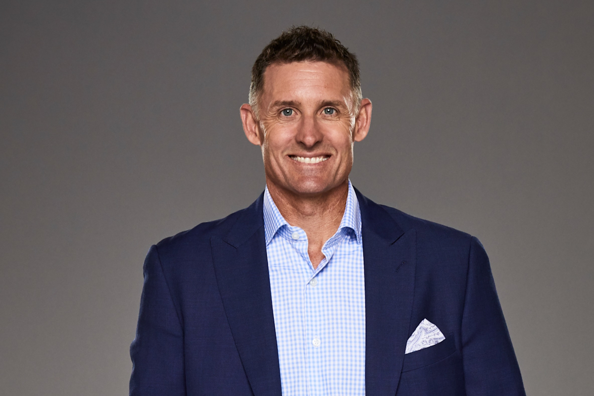 Mike Hussey - headshot for card