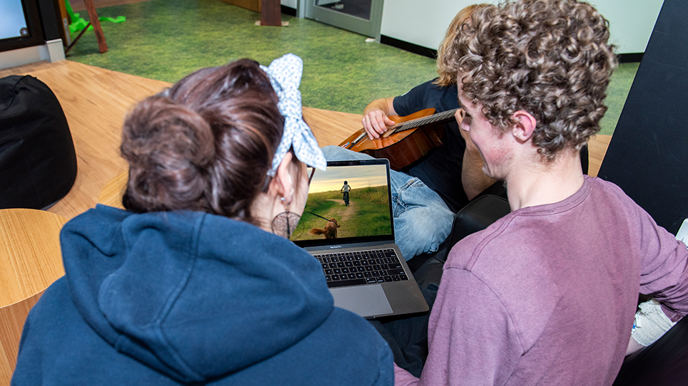 Livewire in hospital - teen and facilitator on laptop