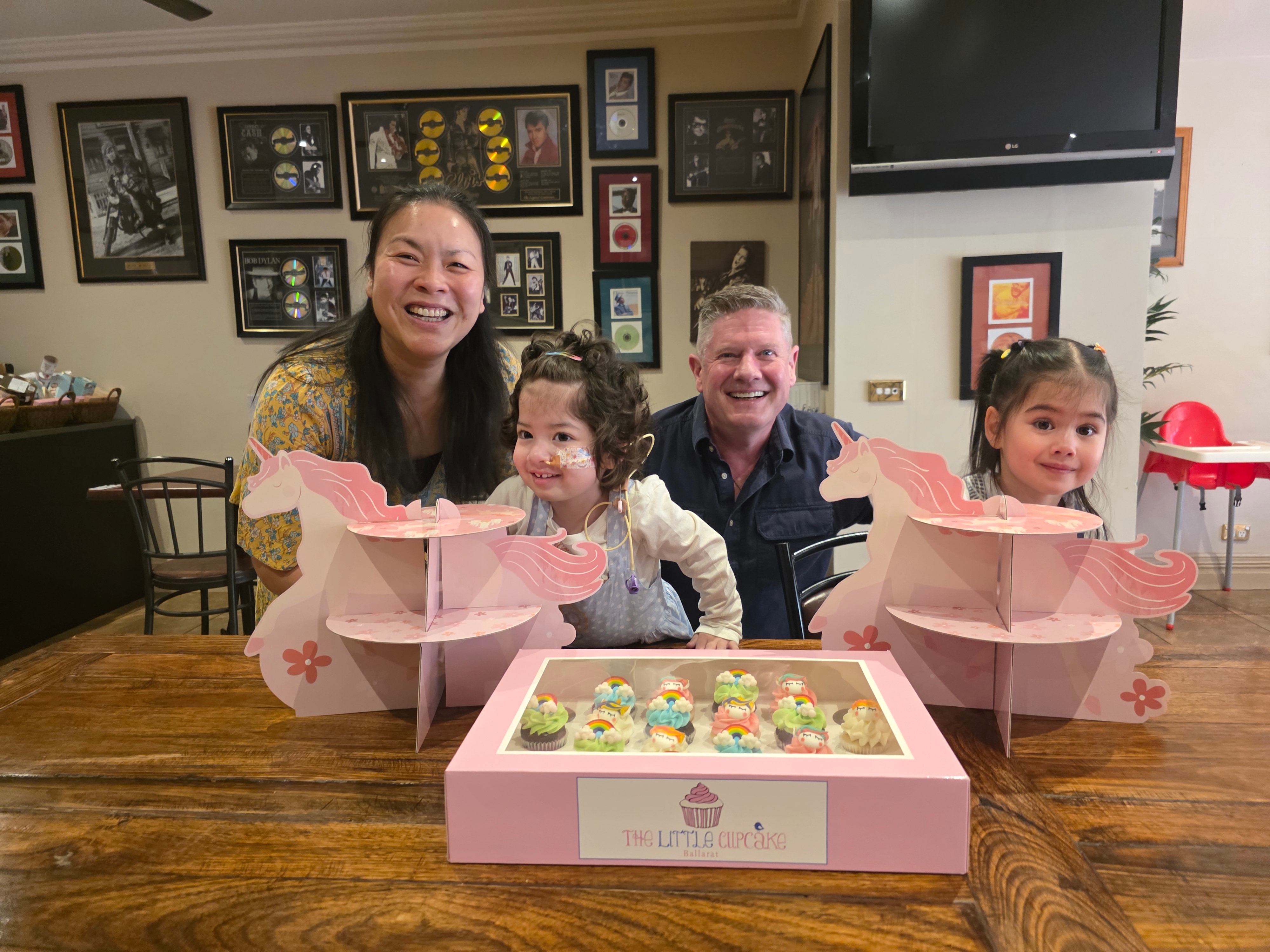 Mia with sister Lily and mum and dad