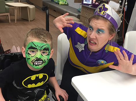 Captain Starlight scared of Oliver's face paint