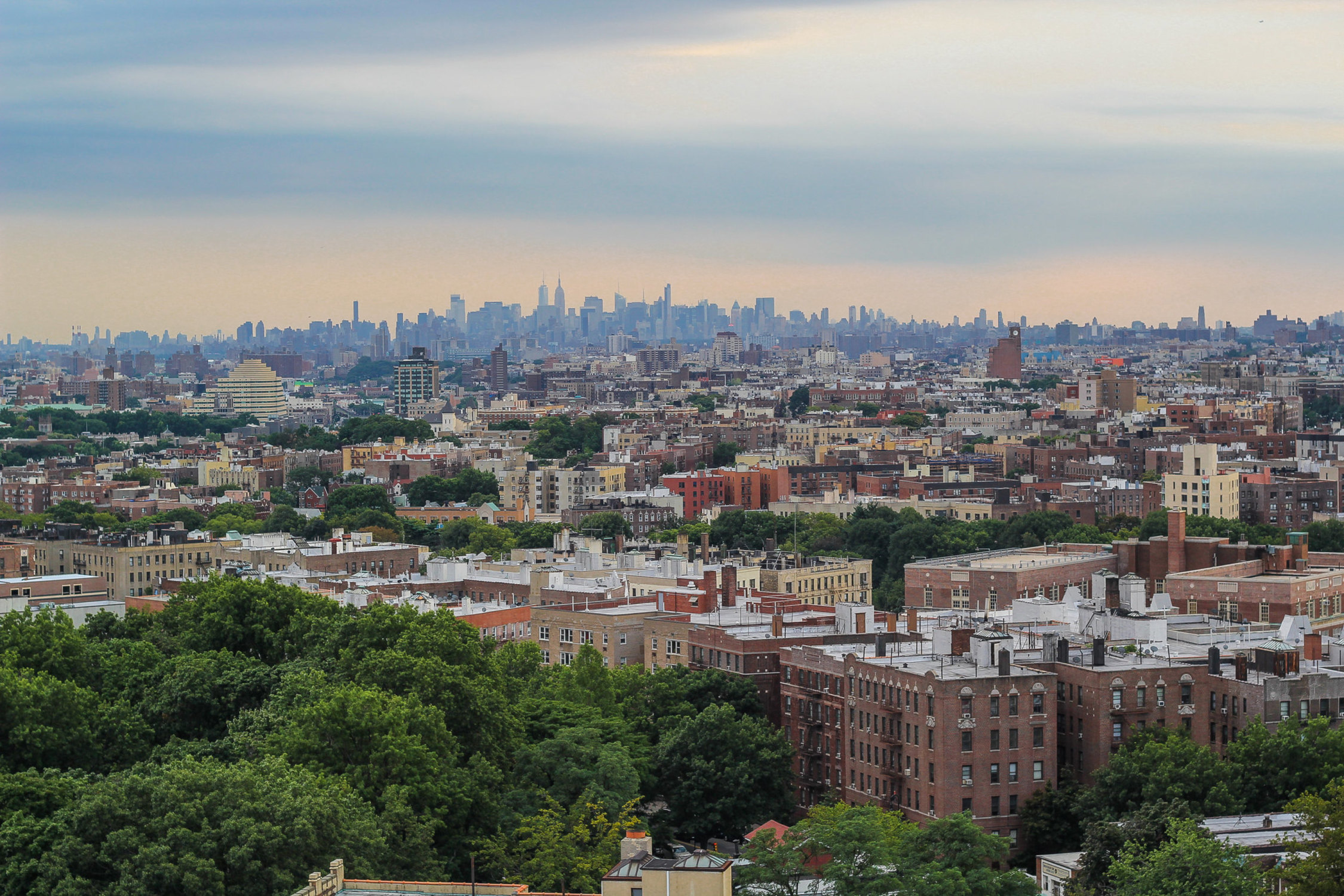 The bronx and manhattan at dusk - by Nelson Mejia Jr./Flickr 