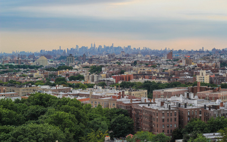 The bronx and manhattan at dusk - by Nelson Mejia Jr./Flickr 