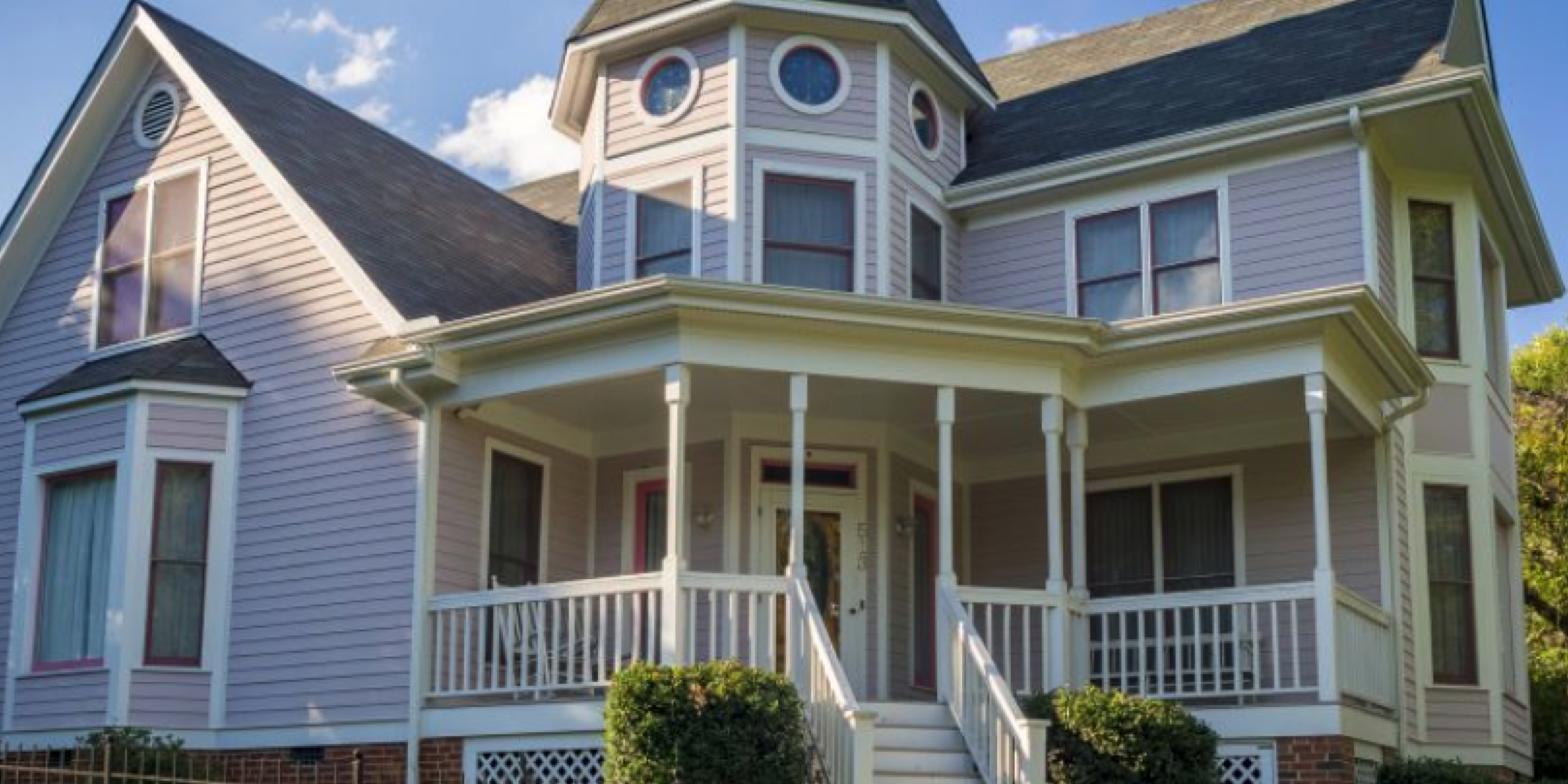 An image of a Queen Anne house in Historic Oakwood in Raleigh