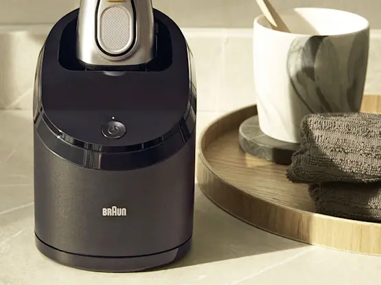 自動アルコール洗浄器 | 電気シェーバー（髭剃り）ならブラウン 