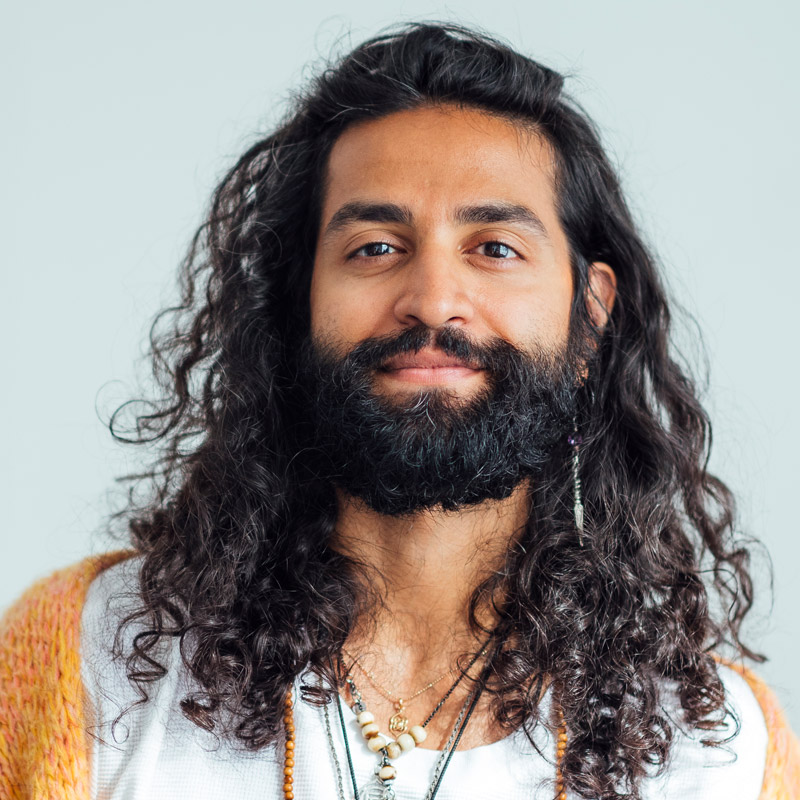 男性のロング ミディアムヘアの整え方 ブラウン