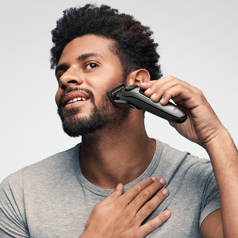 無精ひげから一歩先のスタイルへ ブラウン