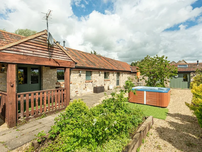 Large Cotswolds cottages
